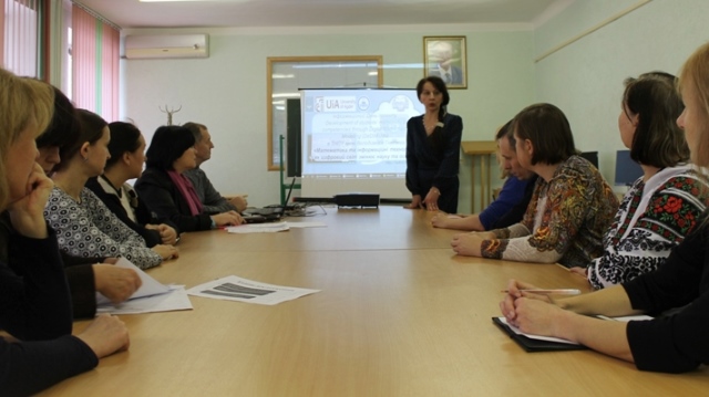 Проректор з наукової роботи та міжнародного співробітництва Г. Фальфушинська відкриває інформаційний день проекту DeDiMaMo